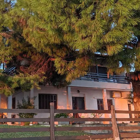 Barlee Ii Beach Front House, *