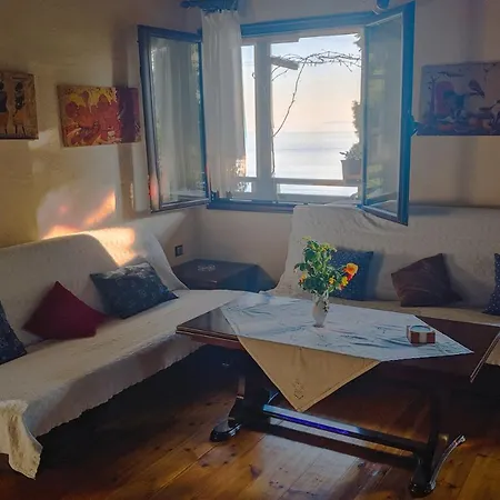 Barlee Ii Beach Front House, Metamorfosi (Sithonia)